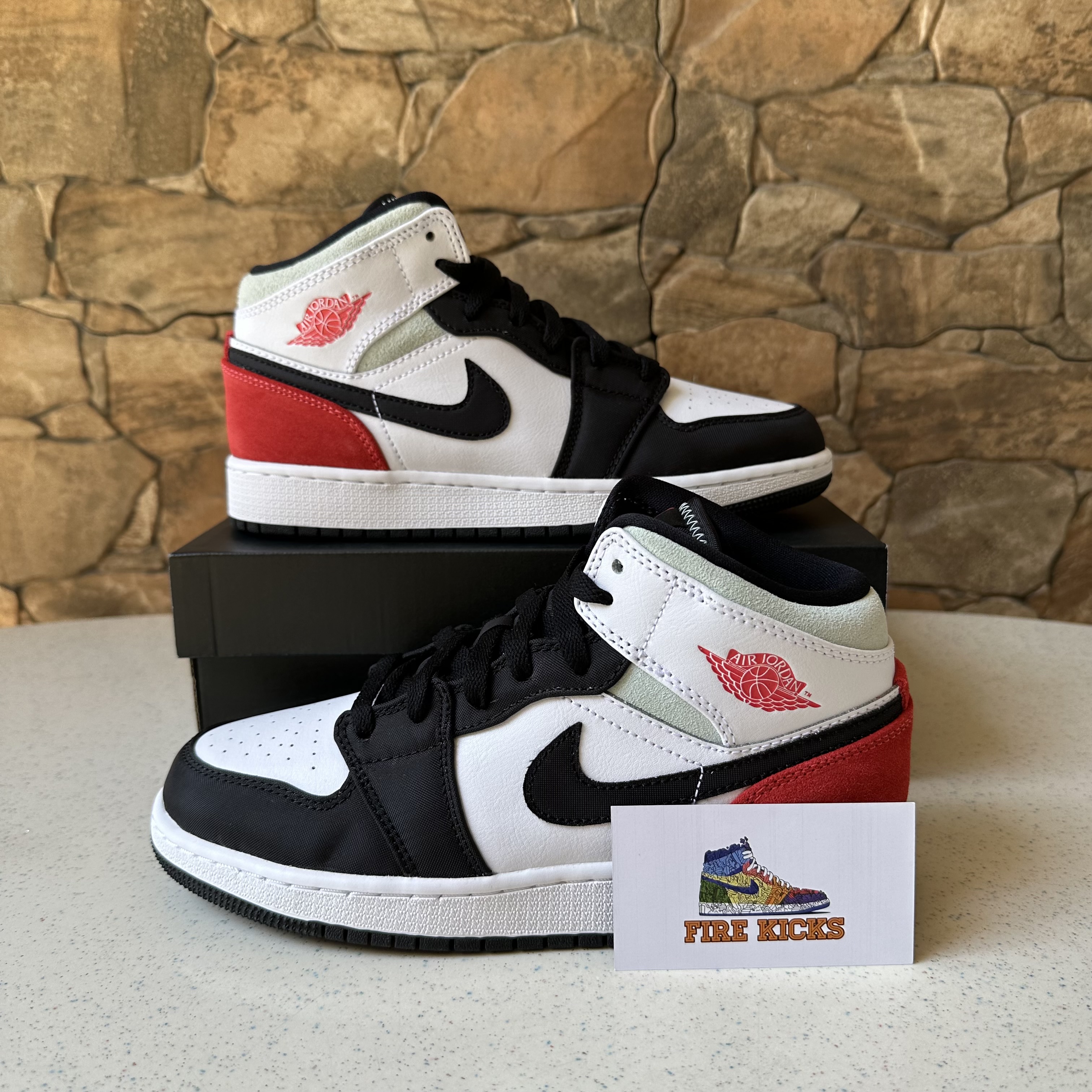 jordan 1 mid red black toe